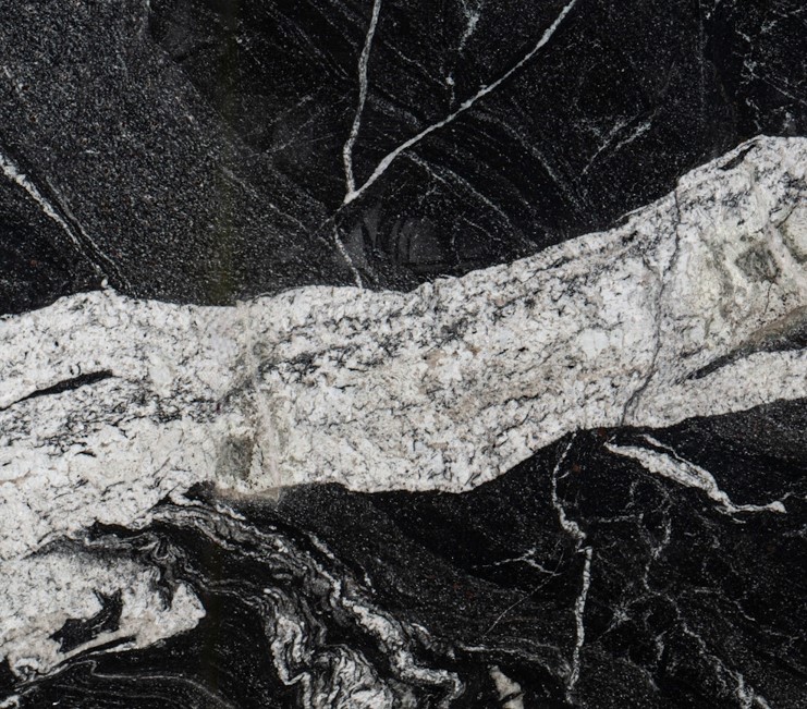 Dabiska akmens virsma interjera dizaina